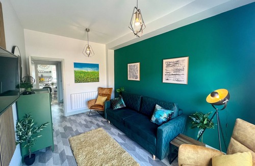 Worcester House | Modern two bed house with drive and EV parking.