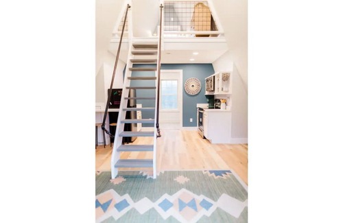 Etlan Cabin | Modern, unique cabin minutes away from Old Rag Mountain