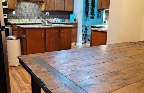 Savannah House | Modern Updated Cottage hosted by SagaCity Stays