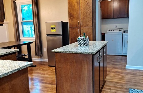 Savannah House | Modern Updated Cottage hosted by SagaCity Stays