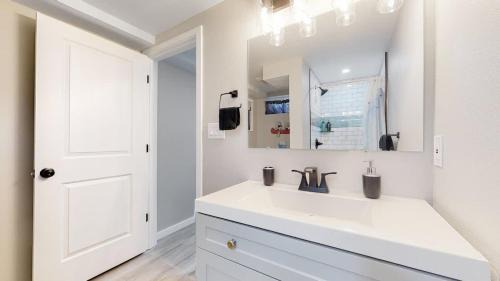 Southeast House | Modern & Updated Unit in Prime Location