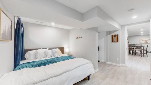 Southeast House | Modern & Updated Unit in Prime Location
