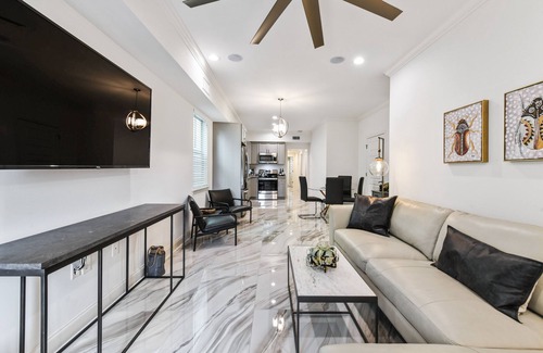 Tulane - Gravier House | Modern Upscale 5BR/5BA (4 en suite) Home near Superdome and French Quarter