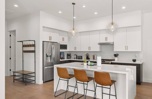 Camelback East House | Modern Urban Retreat 3+ Bedrooms & Roof Deck