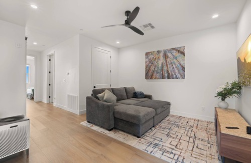 Camelback East House | Modern Urban Retreat 3+ Bedrooms & Roof Deck