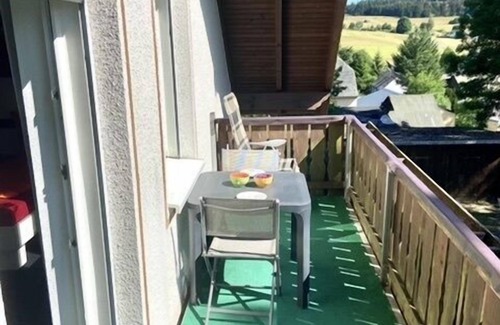 Langenbach Apartment | Modern vacation apartment for 6 people with balcony in a quiet location