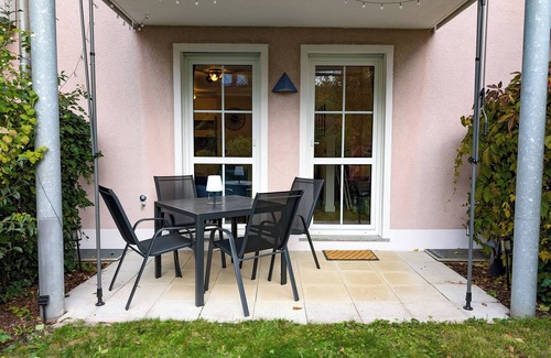 Joessnitz Apartment | Modern vacation apartment in a quiet, idyllic location. 2+2 persons possible.