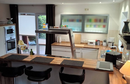 Uplengen House | Modern vacation home for up to 10 people, 3km to the bathing lake, with garden and balcony