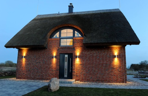Dranske House | Modern vacation home near the beach (700m) and direct lake view