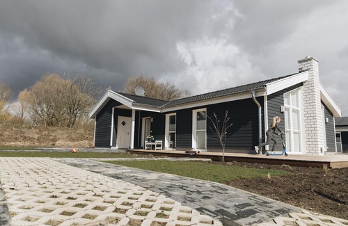 Nordhorn House | Modern vacation home with sauna and whirlpool in an idyllic waterside location