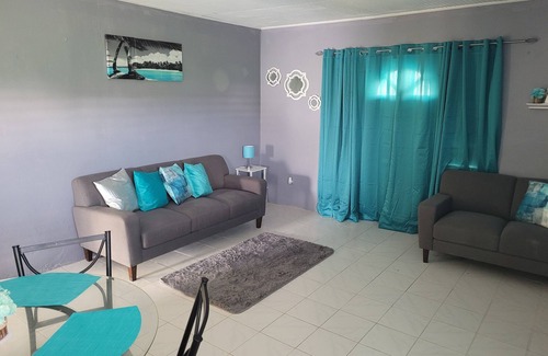 West Coast Villa | Modern Villa 15mins from anywhere!
