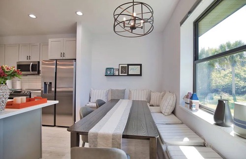 Rotonda Heights House | Modern villa near the beach with lanai, outdoor kitchen and fully equipped!