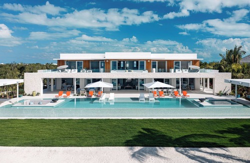 Leeward Settlement Villa | Modern Villa with Exceptional Pool in Turks and Caicos