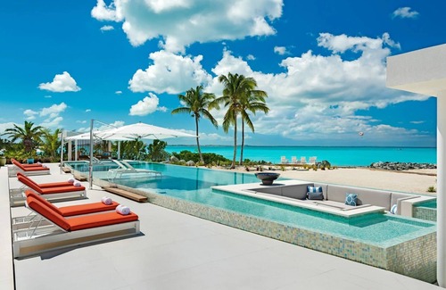 Leeward Settlement Villa | Modern Villa with Exceptional Pool in Turks and Caicos
