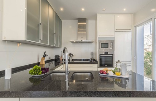 Salobrena Villa | Modern villa with heated privat pool and jacuzzi