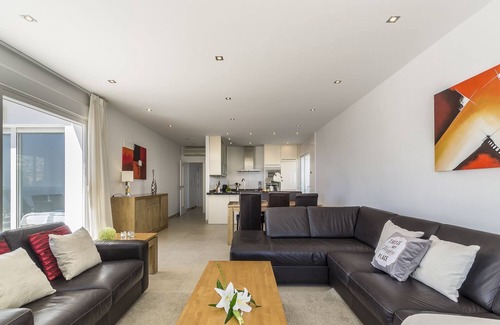 Salobrena Villa | Modern villa with heated privat pool and jacuzzi