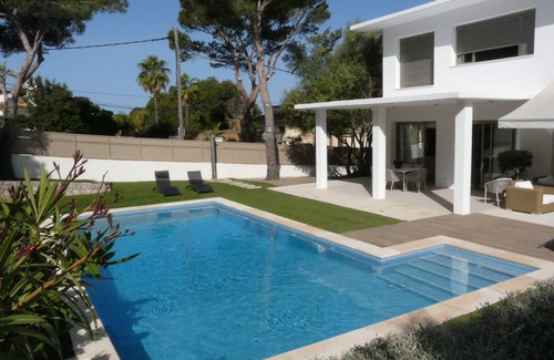 Santa Ponsa Villa | Modern villa with pool and sleeps 8