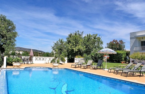 Quelfes House | Modern Villa with Pool, Garden and BBQ in an orange grove, near Olhão, Portugal