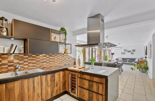 Biot Villa | Modern Villa with Sea Views within Walking Distance to Biot Village