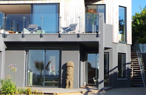 Plouarzel Villa | modern villa with spa and stunning views of the Iroise sea.