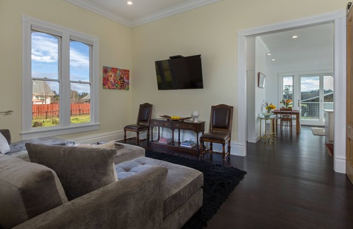 Healdsburg Other | Modern Vineyard Farmhouse - Close to Downtown Healdsburg - 4 BD/4 Ensuite Baths