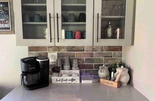 Mount Holly House | Modern VT Farmhouse w/Hot Tub - 10 mins to Okemo