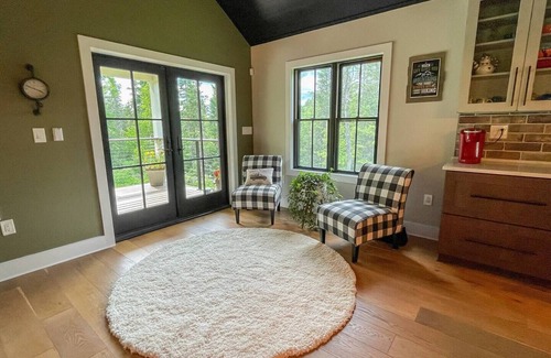 Mount Holly House | Modern VT Farmhouse w/Hot Tub - 10 mins to Okemo