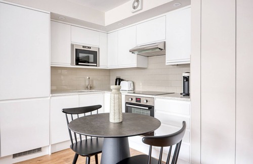 Waterloo Apartment | Modern Waterloo 2BR open plan with Balcony on Lower Marsh, by Blueground