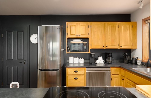 Regional District of Nanaimo House | Modern West Coast inspired home with outdoor sauna & shower-Steps from the ocean