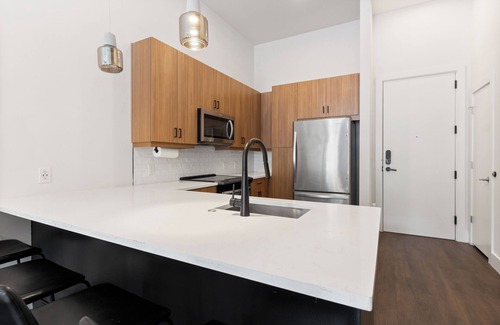 Home Park Apartment | Modern West Midtown Retreat — Luxurious Stay!