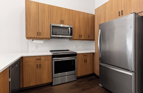 Home Park Apartment | Modern West Midtown Retreat — Luxurious Stay!