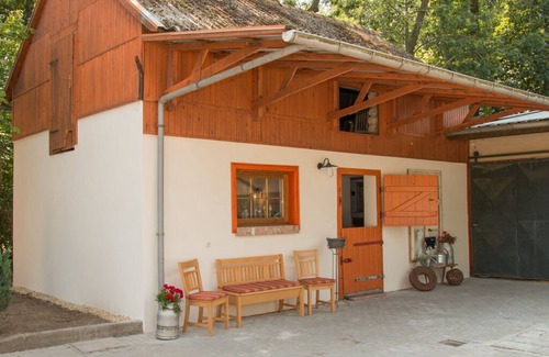 Herbsleben Ski Chalet | Modern yurt autumn life
