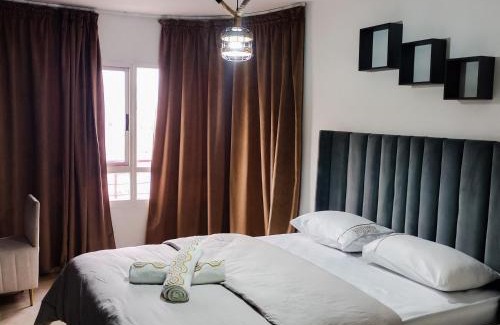 Tangier Apartment | Moderne Appartement au plein Centre-Ville en Face Hilton & la Gare de Train TGV avec climatisation N2