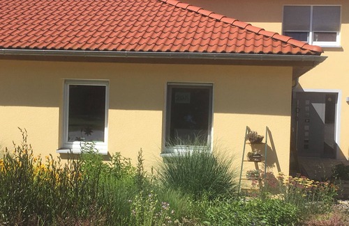 Simmershofen Apartment | Moderne, barrierefreie und 2018 neu ausgebaute Ferienwohnung mit Blick auf's Grüne
