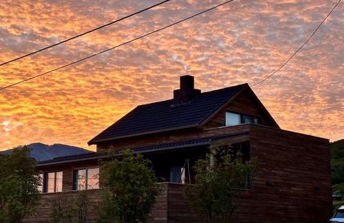 Karlsy Villa | Moderne bolig med 4 soverom på vakre vannøy