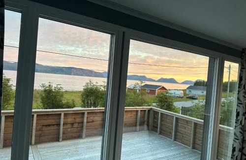 Karlsy Villa | Moderne bolig med 4 soverom på vakre vannøy