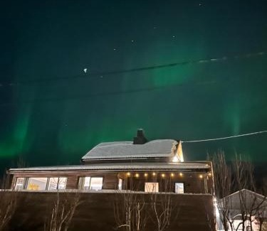 Karlsy Villa | Moderne bolig med 4 soverom på vakre vannøy