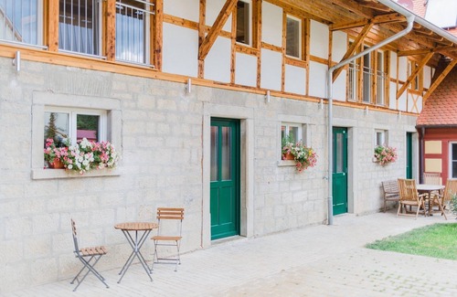Equarhofen Apartment | Moderne Ferienwohnung (43m2) für 2 Personen im 1. OG mit Balkon