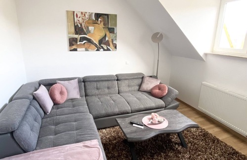 Grimma Apartment | Moderne Ferienwohnung mit 2 Schlafzimmern, Küche und Bad