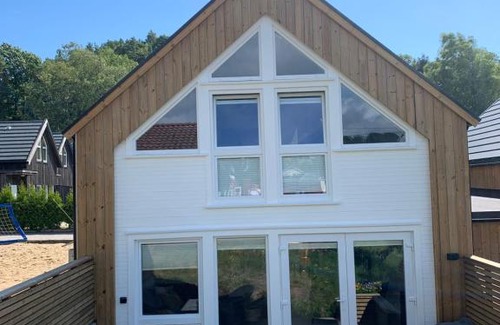 Ny Hellesund House | Moderne hytte rett ved sjøen, familievennlig beliggenhet i Åros