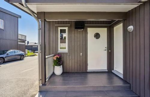 Valderhaugstranda Apartment | Moderne rekkehus nært Ålesund