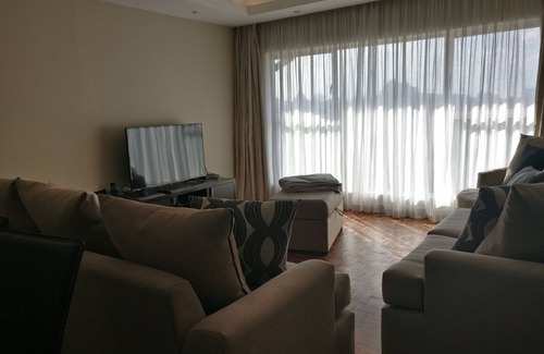 Greater Johannesburg Metropolitan Area Apartment | Modernised, pristine apartment in Blairgowrie