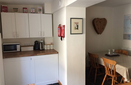 Tenby Cottage | Modernised traditional cottage, Sleeps 5,short walk to beaches, town, amenities