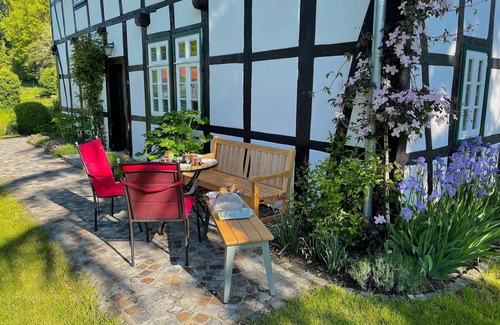 Bissendorf House | Modernity meets tradition in a green setting