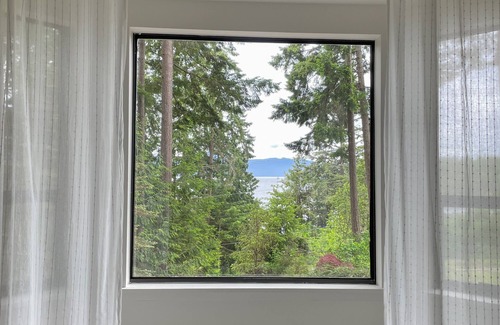 Sunshine Coast Cottage | Modernized 2 bedroom rustic cottage with fireplace