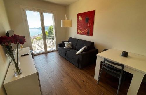 Cissano Apartment | Moderno appartamento vista sul lago Maggiore