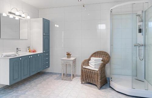 Fiskabygd Hotel | Moens Motell