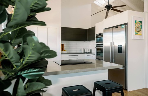 Moffat Beach House | Moffat Beach Abode - Steps to Moffat & Shelly Beach