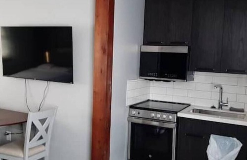 Madoc Hotel | Moira Lake Motel - King Room