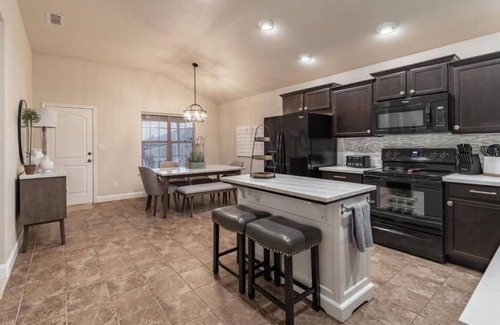 Lubbock House | Mojave Mirage - 3BR 2BA - New in South Lubbock